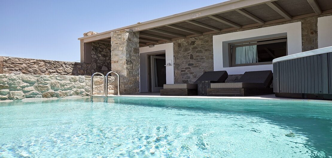HONEYMOON SUITE WITH PRIVATE POOL & OUTDOOR HEATED WHIRLPOOL